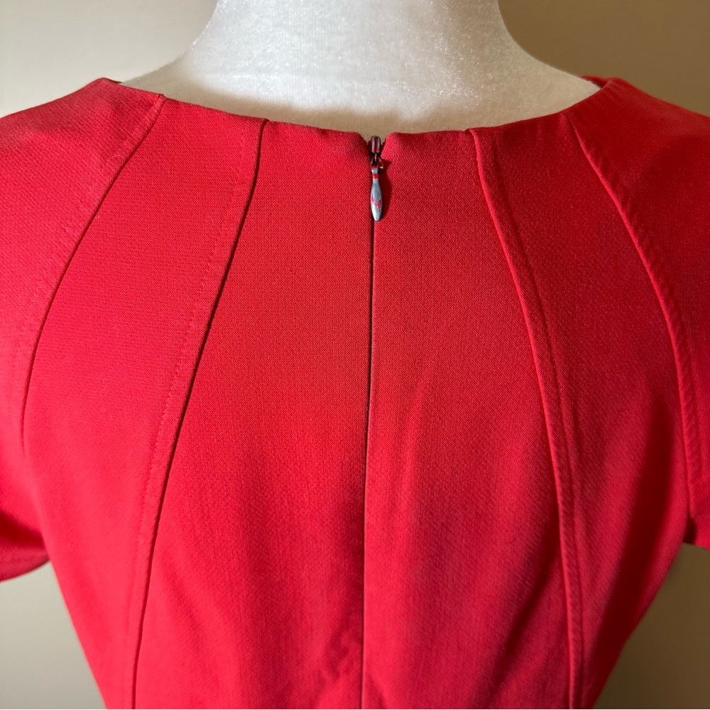 Shoshanna Very Flattering Red Sheath Dress with Seam Details - Size 12 - Picture 3 of 11